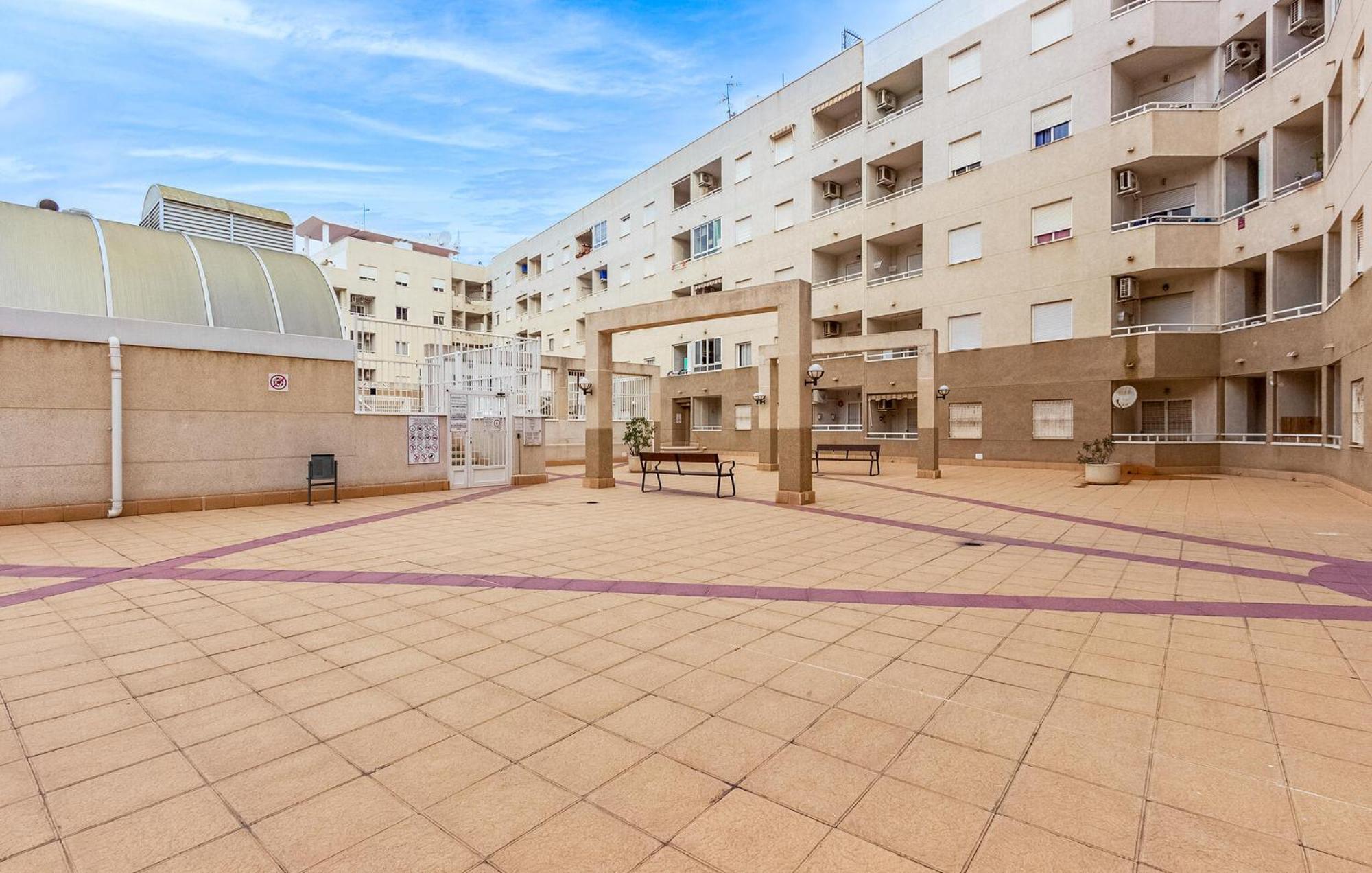 Amazing Apartment In Torrevieja With Kitchen Εξωτερικό φωτογραφία